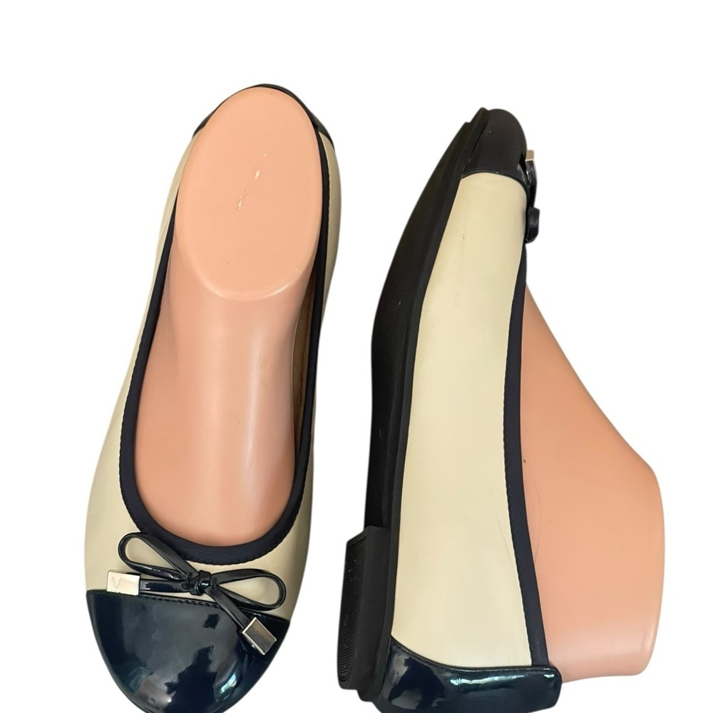 Vionic Minna Two-Tone Ballet Flat in Beige and Navy Patent minimalist size 6
